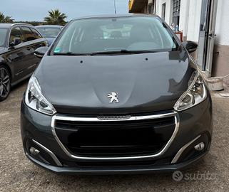 Peugeot 208 PureTech 82, 5 porte Allure.