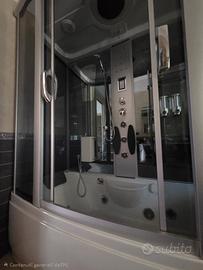 Vasca idromassaggio  con cabina doccia