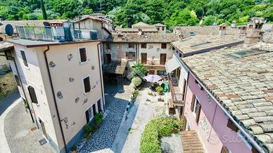 CASA DI CORTE A AFFI