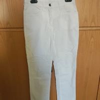 pantaloni bianchi a pinocchietto 