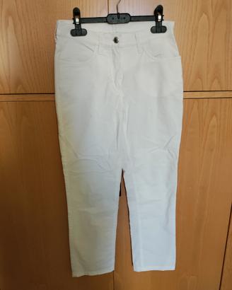 pantaloni bianchi a pinocchietto 
