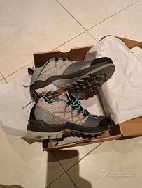 Scarponi Montura trekking nuovi n. 37