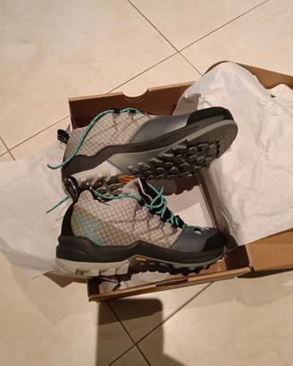 Scarponi Montura trekking nuovi n. 37