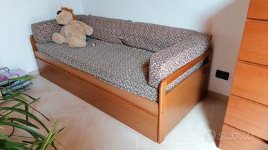 Letto singolo con altro letto estraibile.