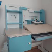 Scrivania per ragazzo con leggio