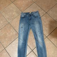 Pantaloni jeans