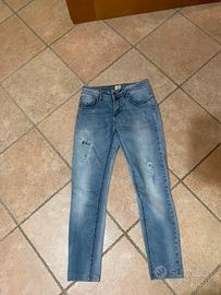 Pantaloni jeans