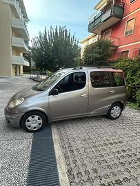 TOYOTA YARIS Verso 2004