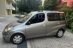 TOYOTA YARIS Verso 2004