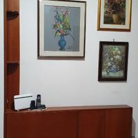 Parete attrezzata con 2 mobiletti e faretti