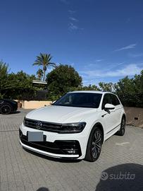 Vedendo Volkswagen Tiguan R-Line