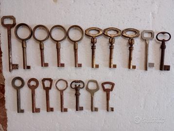17 Chiavi Antiche di Mobili dei primi del 900