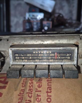 Autoradio vintage Autovox RA-121. USATA