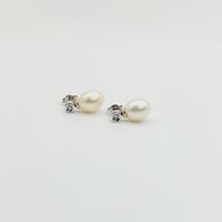 Orecchini oro 18 kt perle ovali e brillanti