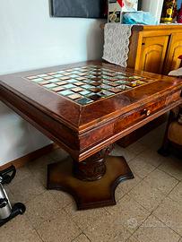 Tavolo in legno massello con decoro a mosaico