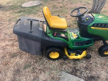 Trattorino tosaerba John Deere X155R