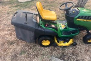 Trattorino tosaerba John Deere X155R