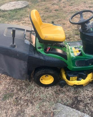 Trattorino tosaerba John Deere X155R