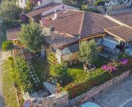 VILLA A SCHIERA A SAN TEODORO