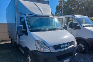 Iveco daily con sponda caricatrice