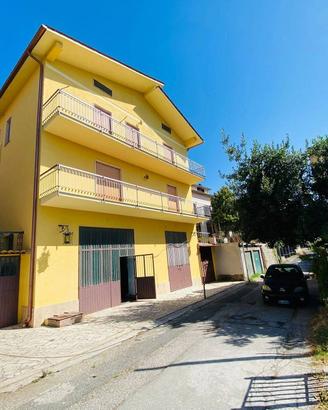 Villa di 396 m² con più di 5 locali e box auto dop