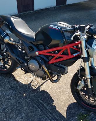 Ducati Monster 796