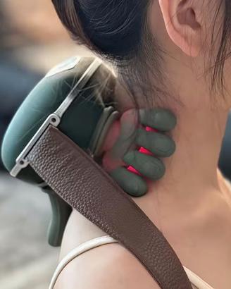 Massaggiatore cervicale spalle e collo con manine