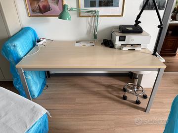 tavolo in legno vero e gambe in metallo