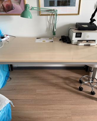 tavolo in legno vero e gambe in metallo
