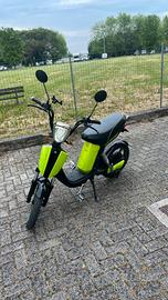 YADEA Elettrico: Pari al nuovo (1750 km)