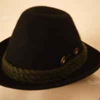 Cappello tirolese nero Capo mai usato tg.57