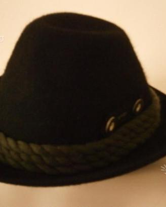 Cappello tirolese nero Capo mai usato tg.57