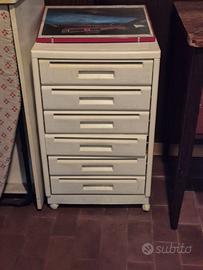 Carrello porta oggetti