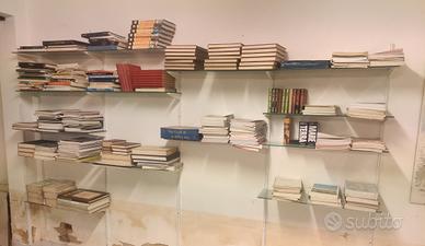 libreria con mensole in vetro 