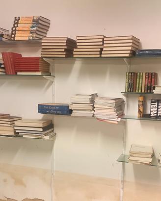 libreria con mensole in vetro 