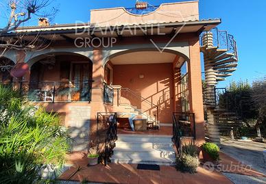 Appartamento con taverna, garage e giardino