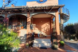 Appartamento con taverna, garage e giardino