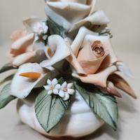 Cestino di fiori in ceramica di Capodimonte 