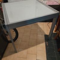 tavolo colore grigio 
