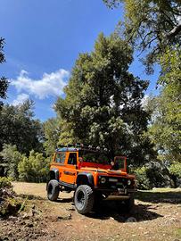 Land Rover Defender off road