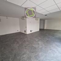 Ufficio Piano terra in stabile condiviso