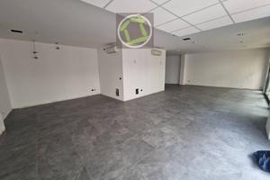 Ufficio Piano terra in stabile condiviso