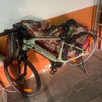 Bici con pedalata assistita nuova con cartellino