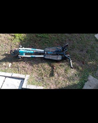 monopattino a 3 ruote 