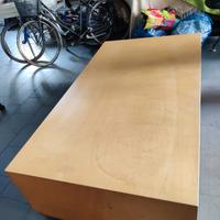 espositore vetrina in legno con ruote