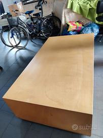 espositore vetrina in legno con ruote