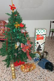 Albero di Natale con luci,accessori e Babbo Natale