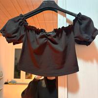 Top crop SHEIN nero a maniche corte arricciato