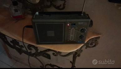 Radio Vintage International AM/FM portatile anni 8