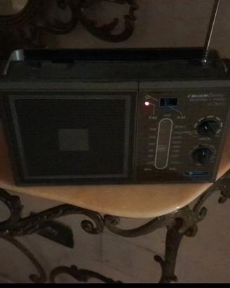 Radio Vintage International AM/FM portatile anni 8